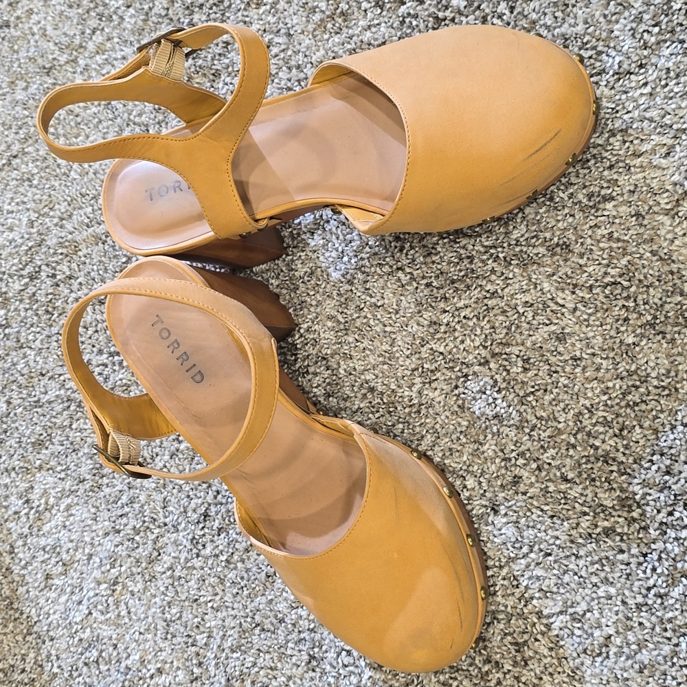 TORRID Strappy Clog Faux Wood Heel 9 WW